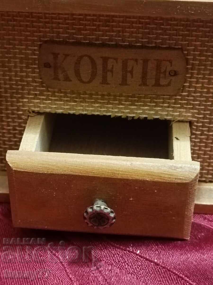 Стара мелничка 4 Порцелан рядка с цена 38.00 лв. | € 19.43 Стара мелничка 4 Порцелан рядка с цена 38.00 лв. | € 19.43