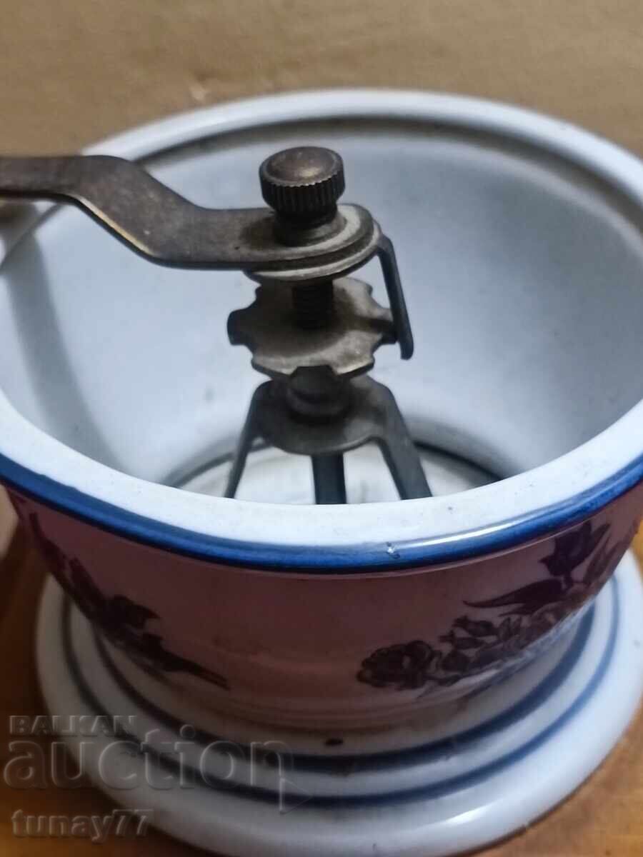 Licitație Moară veche 4 Porțelan rar