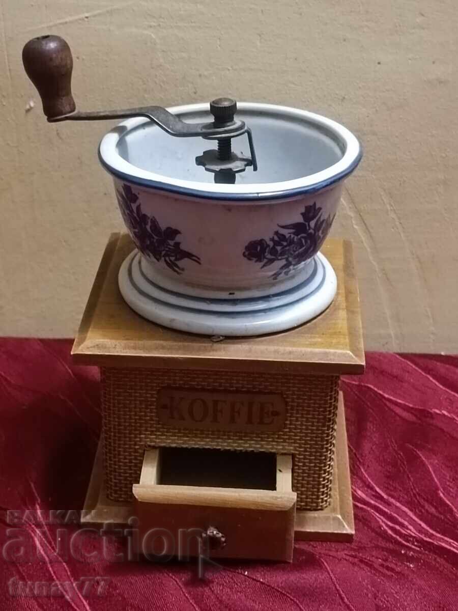 Стара мелничка 4 Порцелан рядка Стара мелничка 4 Порцелан рядка