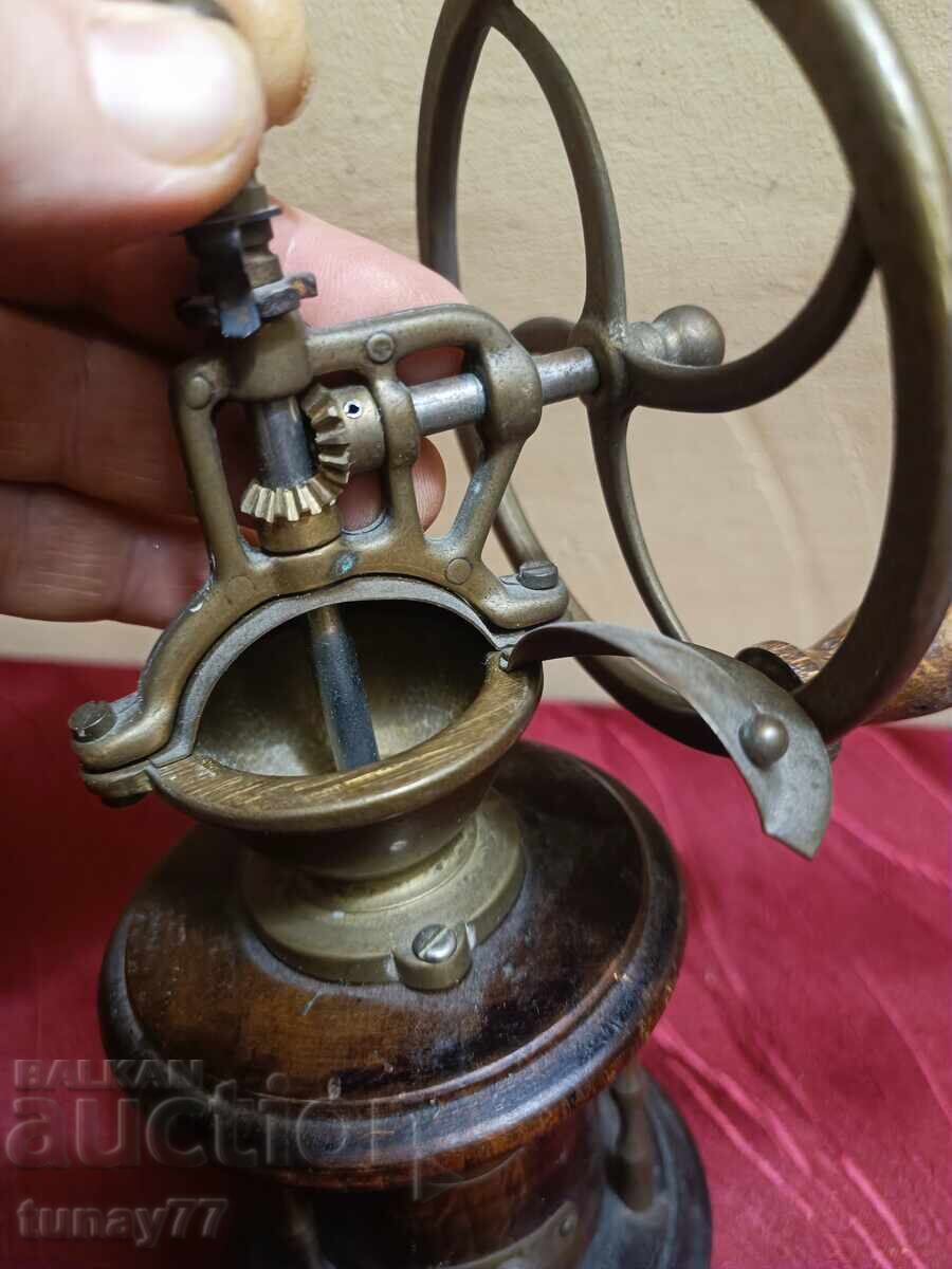 Moară vintage cu marcaje, obiect de colecție rar - 5
