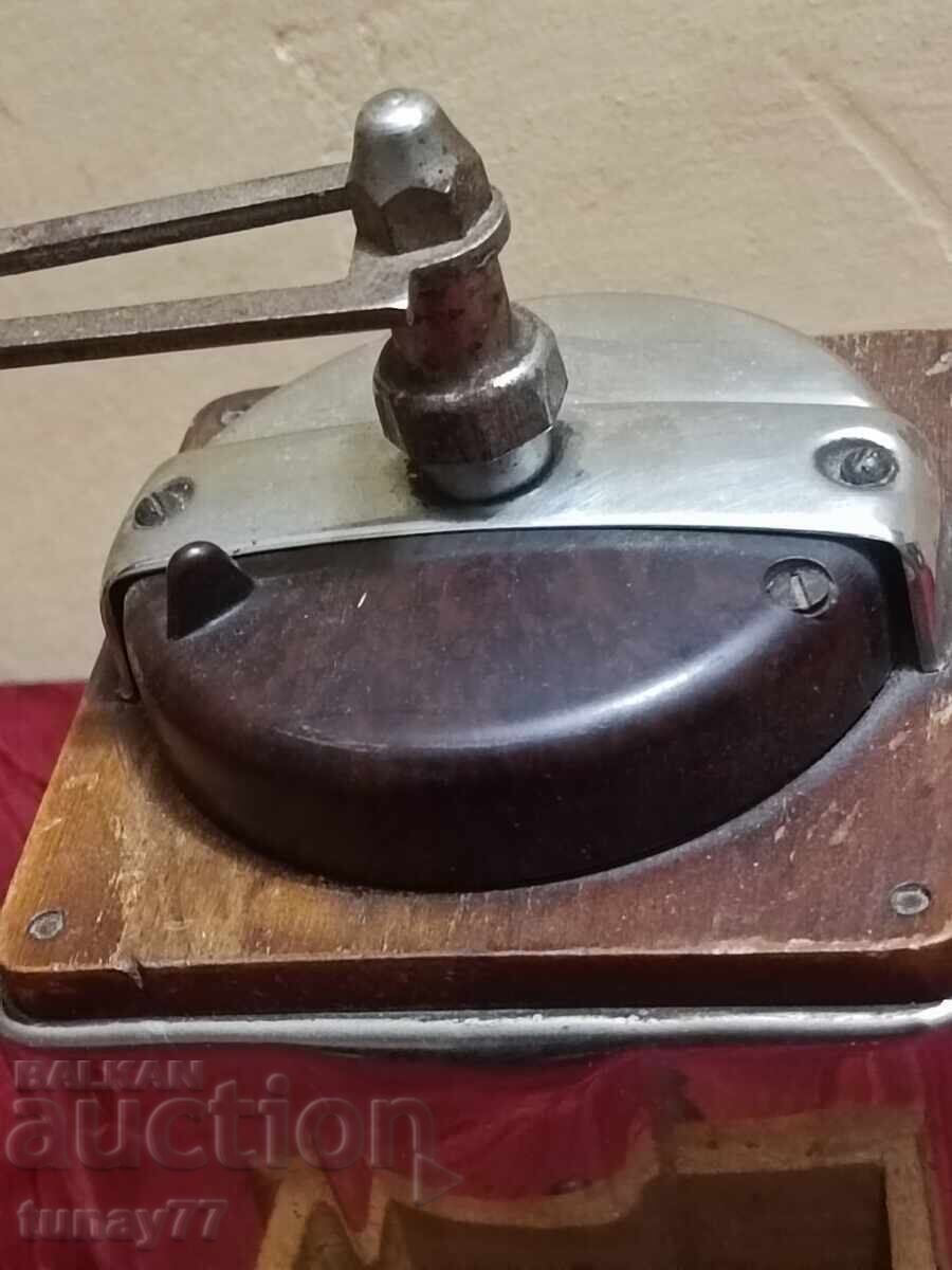 Moară vintage 6 cu preț € 5.62 | 10.99 BGN