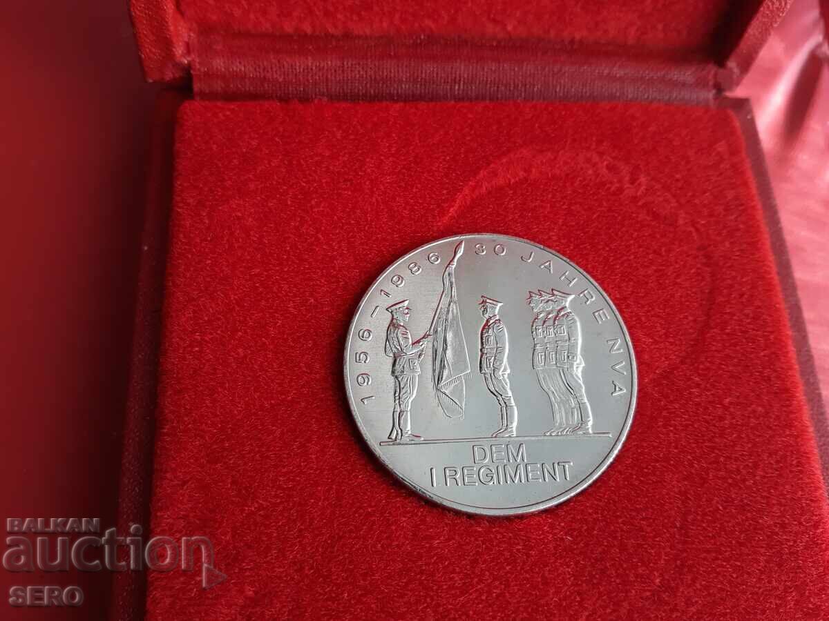 Licitație Medalie-Germania-RDG-medalie în cutie-30 ani armata RDG