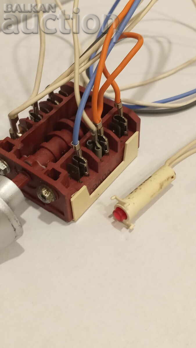 Oven key together with the cables with price 12.00 BGN | € 6.14