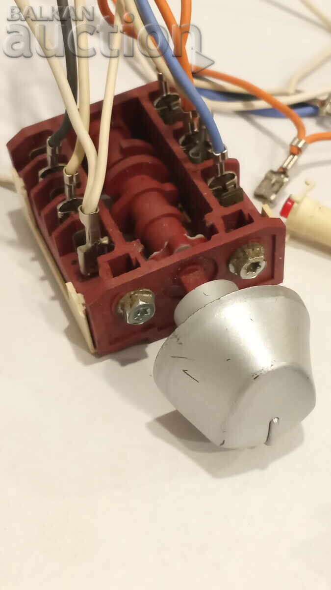 Oven key together with the cables