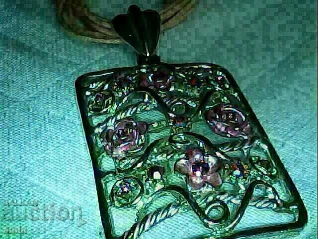 Delivery of beautiful silver plated necklace with crystals Delivery of beautiful silver plated necklace with crystals