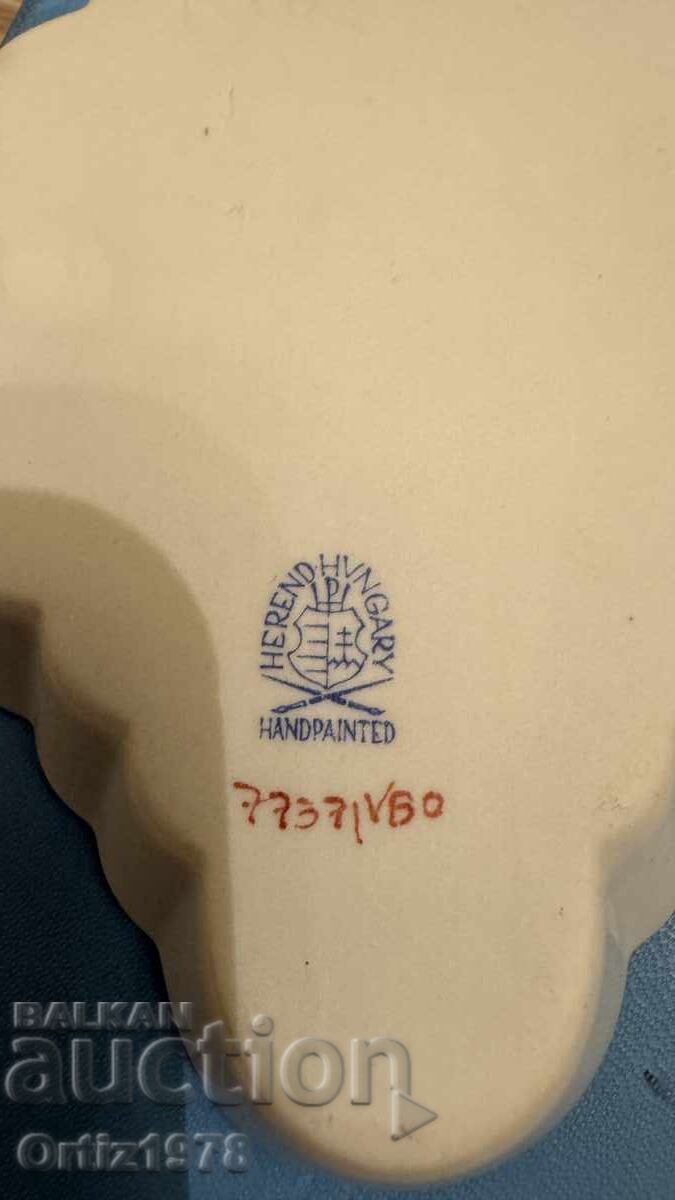 Delivery of Herend Hungary Queen Victoria. New in original box