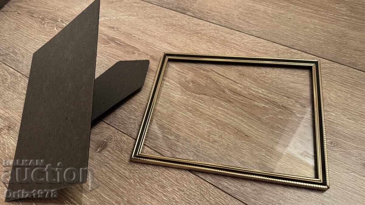 Auction  Vintage elegant photo frame, picture – brass with black