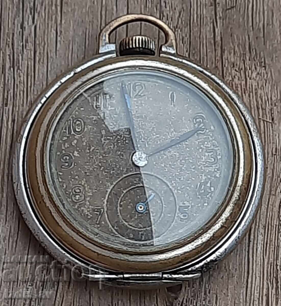 Стар военен часовник WWII Стар военен часовник WWII