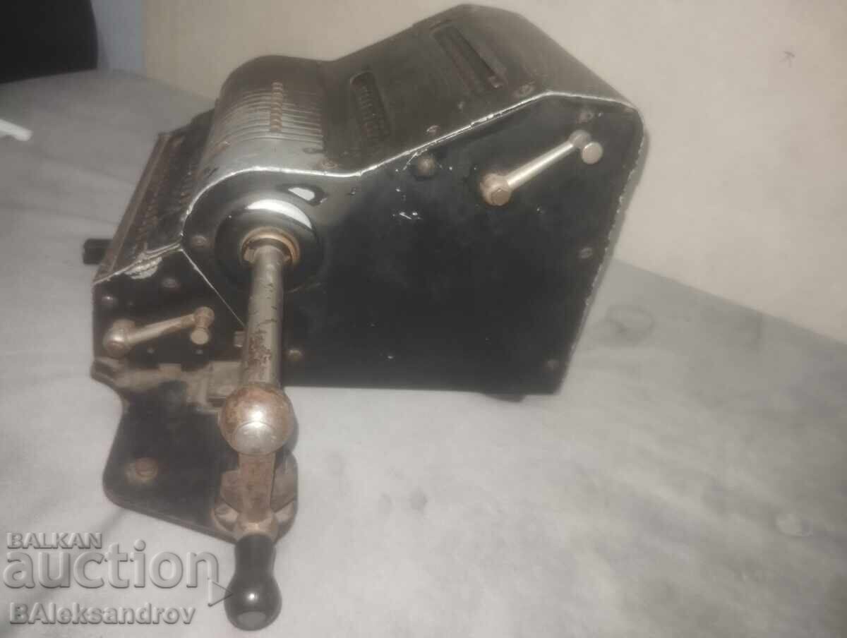 Доставка на Стара рядка сметачна машина Доставка на Стара рядка сметачна машина