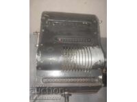 Стара рядка сметачна машина