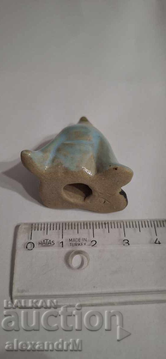 Delivery of Chinese ceramic figurine, "mudman" type Delivery of Chinese ceramic figurine, "mudman" type