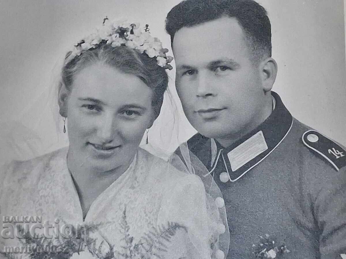 Сватбена снимка войник WW2 Вермахт Трети райх ОРИГИНАЛ с цена 32.00 лв. | € 16.36 Сватбена снимка войник WW2 Вермахт Трети райх ОРИГИНАЛ с цена 32.00 лв. | € 16.36
