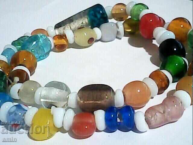 Livrarea 2 buc. coliere vechi frumoase din piatră naturală Livrarea 2 buc. coliere vechi frumoase din piatră naturală