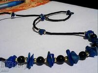 Όμορφο κολιέ με χάντρες από λάπις λάζουλι