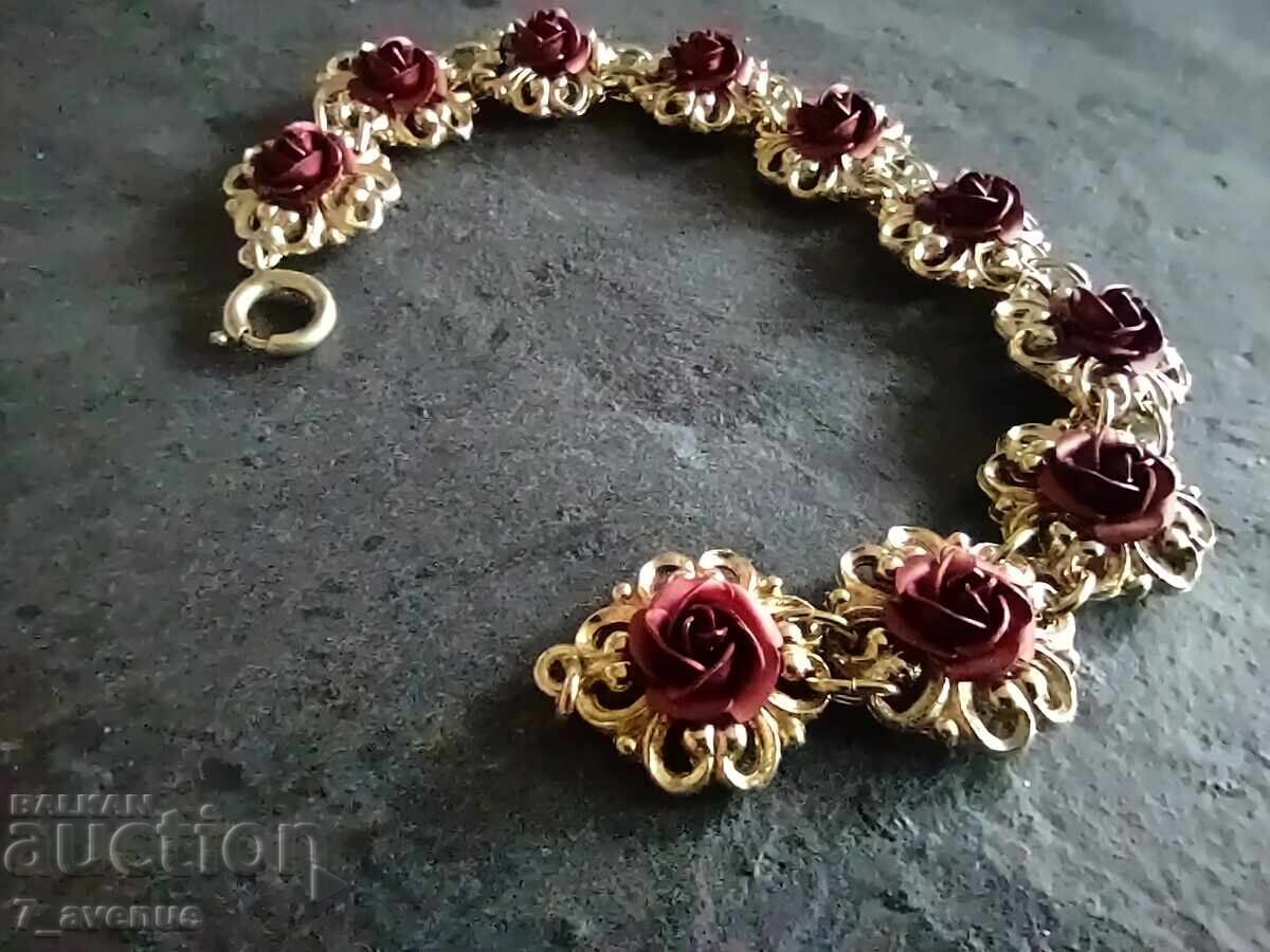 Доставка на Гривна с позлата и рози, голям шик, 8.12.25