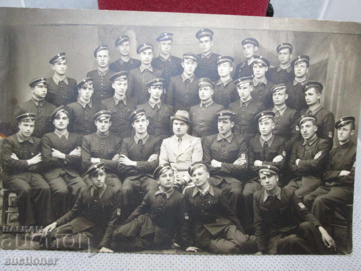 SOLDATI, CADETI POZĂ DE GRUP cu preț 20.00 BGN | € 10.23