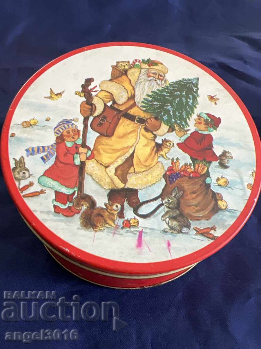 Άδειο παλιό μεταλλικό κουτί Χριστουγέννων για δώρα, γλυκά…