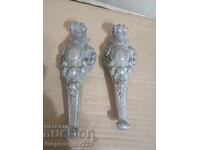 Δύο μπαρόκ στοιχεία, απλικέ