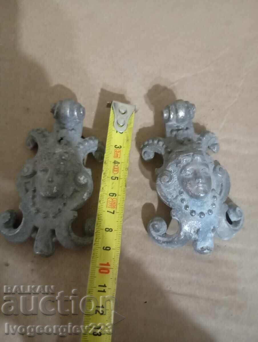 Δύο μπαρόκ στοιχεία, απλικέ με τιμή 71.00 BGN | € 36.30