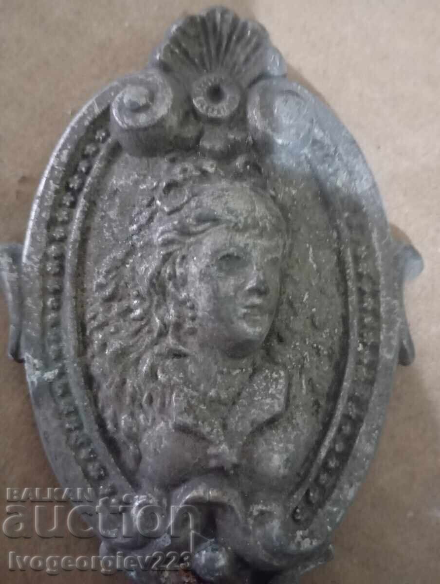 Δύο μπαρόκ στοιχεία, απλικέ με τιμή 71.00 BGN | € 36.30