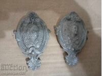 Δύο μπαρόκ στοιχεία, απλικέ