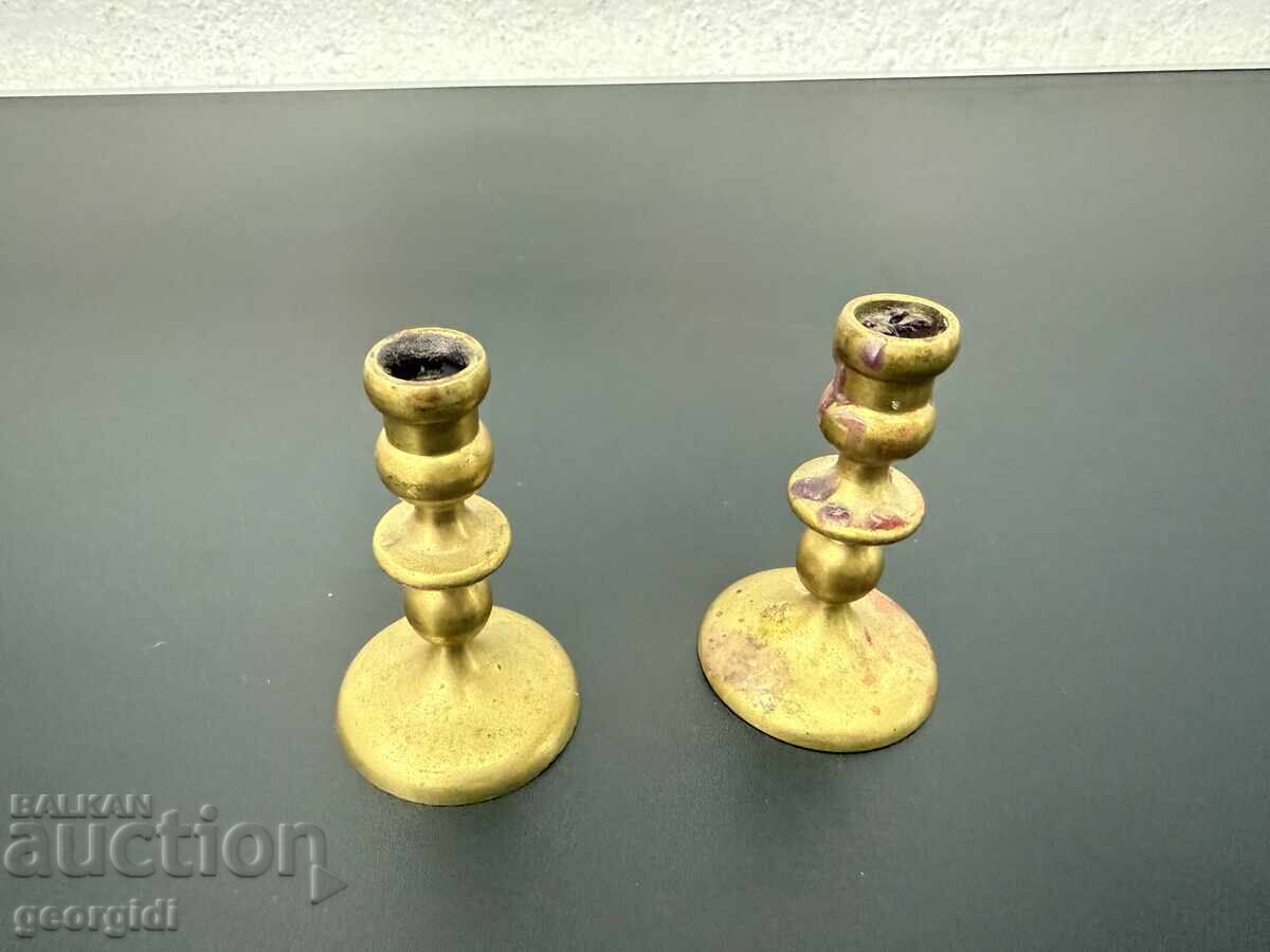 Δημοπρασία Διπλό ζεύγος χάλκινων μικροσκοπικών κηροπηγίων. Νο. 7695