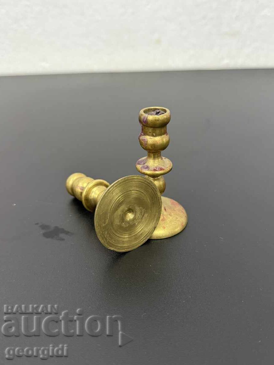 Παράδοση Διπλό ζεύγος χάλκινων μικροσκοπικών κηροπηγίων. Νο. 7695