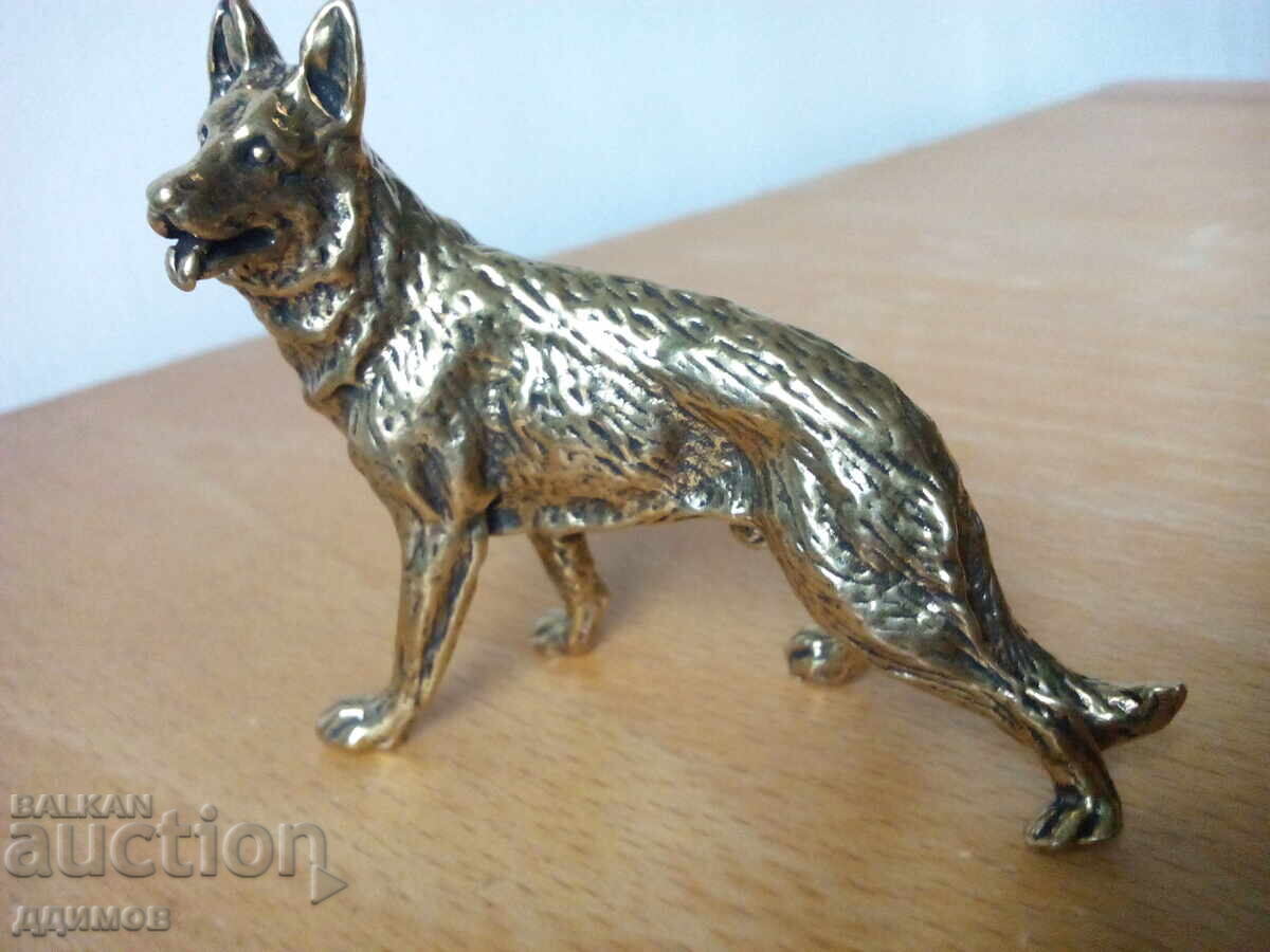 Statuetă de bronz lup cu preț 25.00 BGN | € 12.78 Statuetă de bronz lup cu preț 25.00 BGN | € 12.78