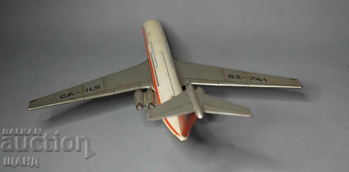 Δημοπρασία IL 62 Παλιό μεταλλικό παιχνίδι από λαμαρίνα, μοντέλο αεροπλάνου