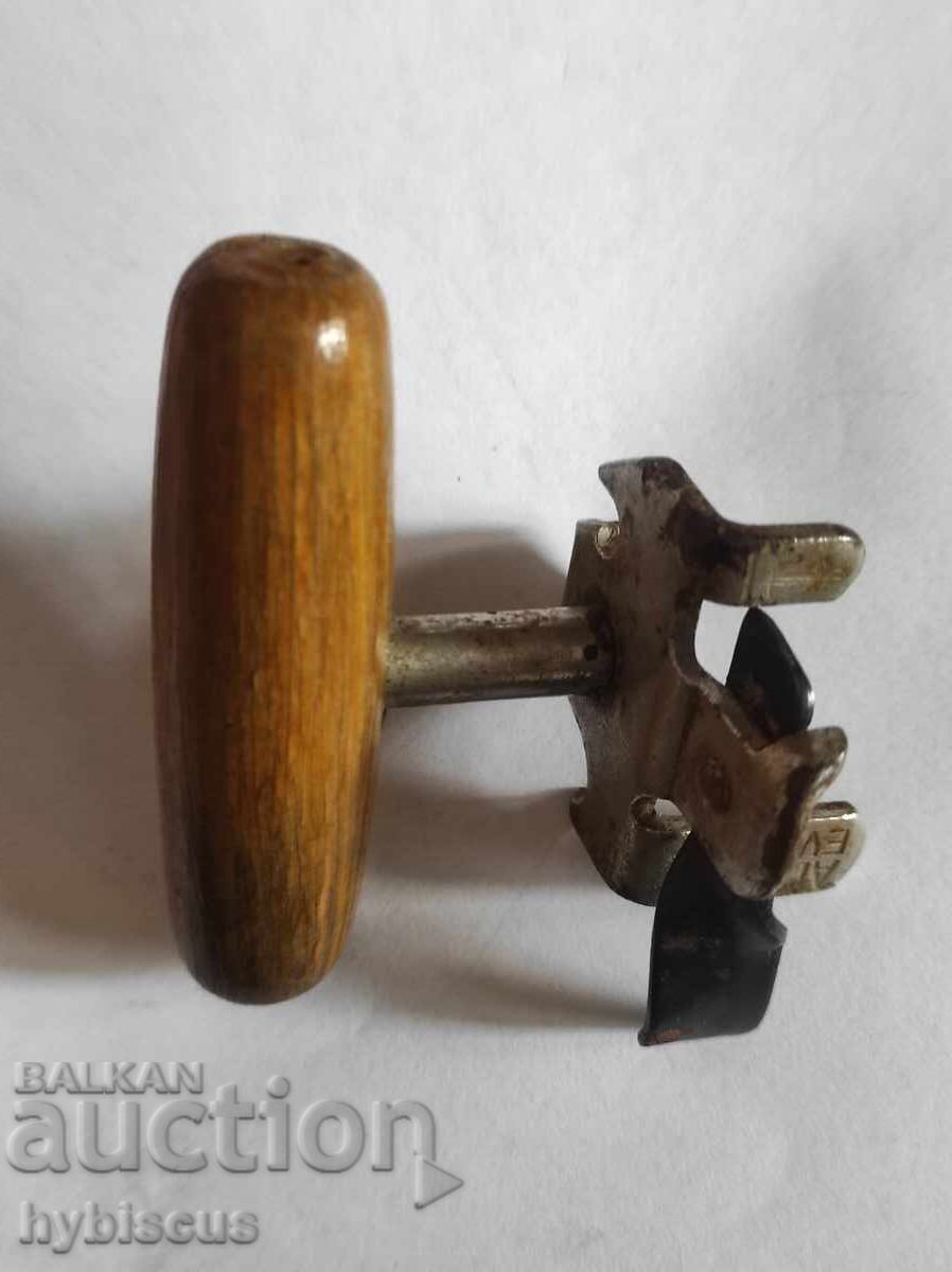 Vintage can opener with price € 5.00 | 9.78 BGN Vintage can opener with price € 5.00 | 9.78 BGN