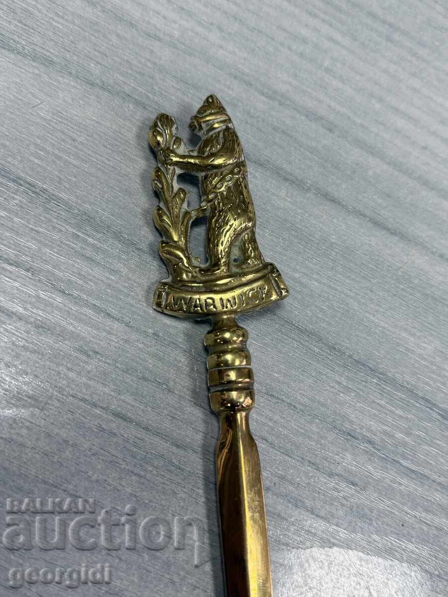 Μπρούτζινο μαχαίρι αλληλογραφίας με έμβλημα του Γουόρικσαϊρ. Νο. 7698 με τιμή 40.00 BGN | € 20.45