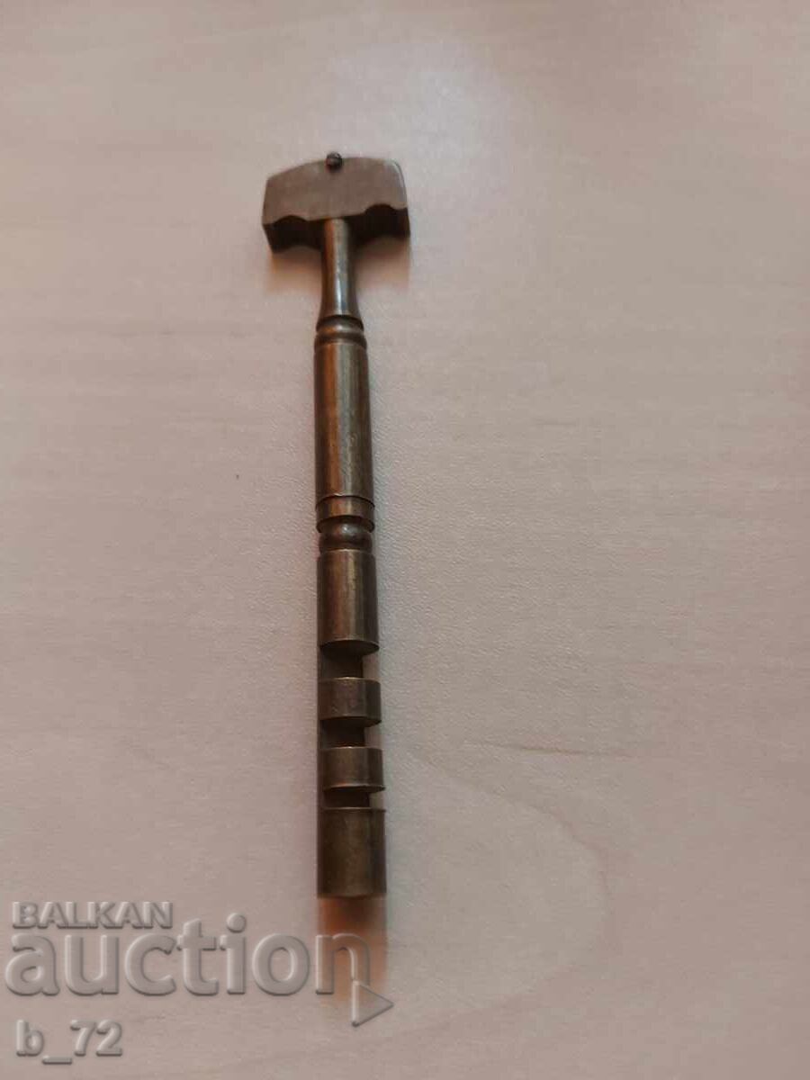 Νέο, αχρησιμοποίητο, μπρούτζινο διαμάντι