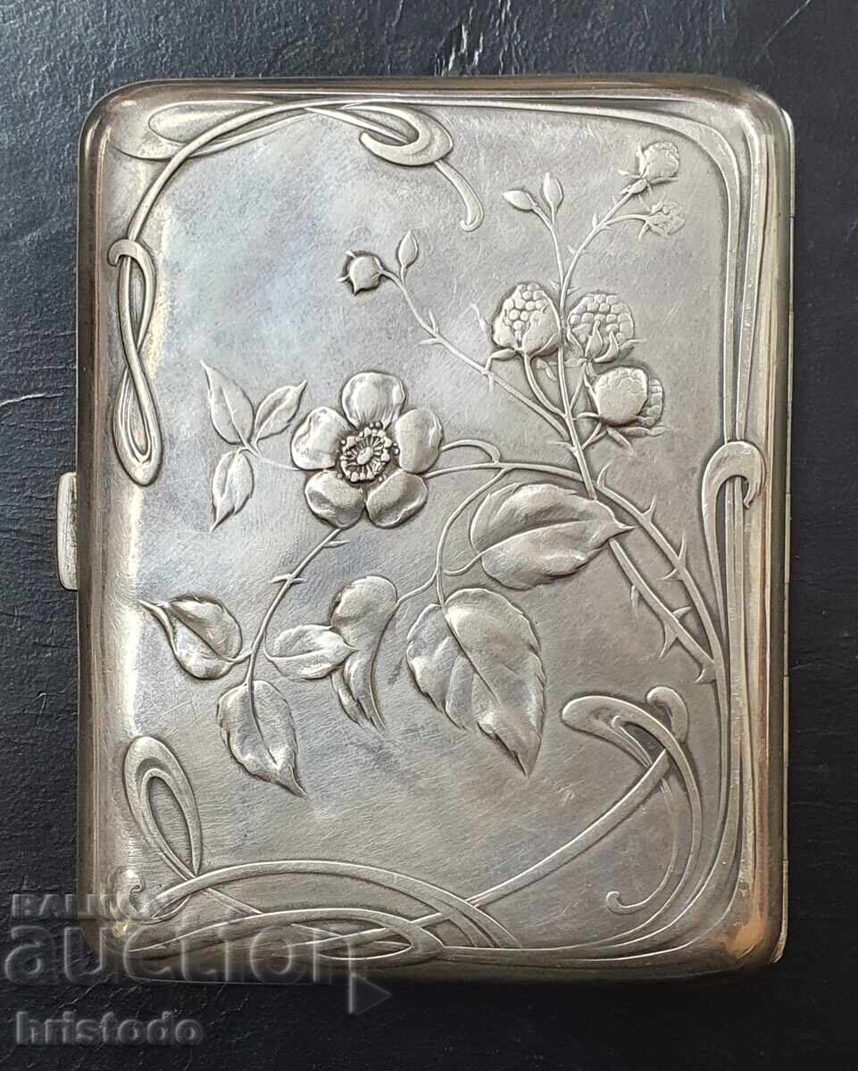 Γαλλική ασημένια ταμπακέρα με τιμή 650.00 BGN | € 332.34