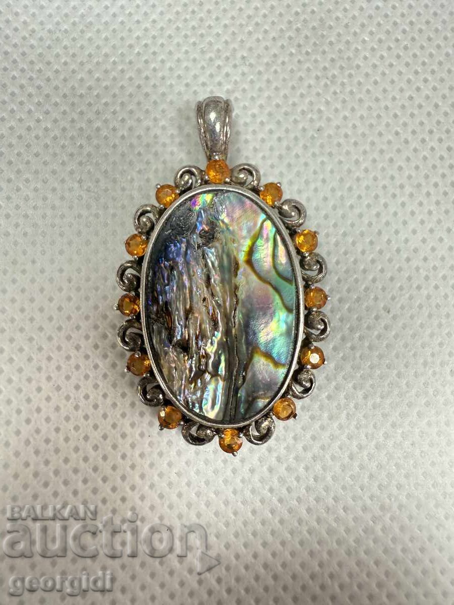 Pandantiv din argint cu sidef regal și zirconiu. Nr. 7699 cu preț 80.00 BGN | € 40.90 Pandantiv din argint cu sidef regal și zirconiu. Nr. 7699 cu preț 80.00 BGN | € 40.90