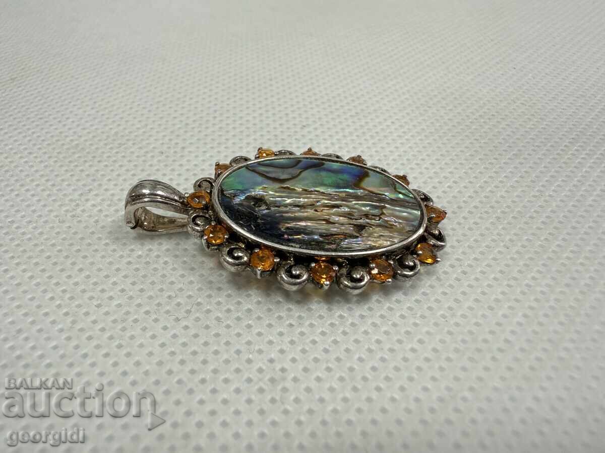 Licitație Pandantiv din argint cu sidef regal și zirconiu. Nr. 7699 Licitație Pandantiv din argint cu sidef regal și zirconiu. Nr. 7699