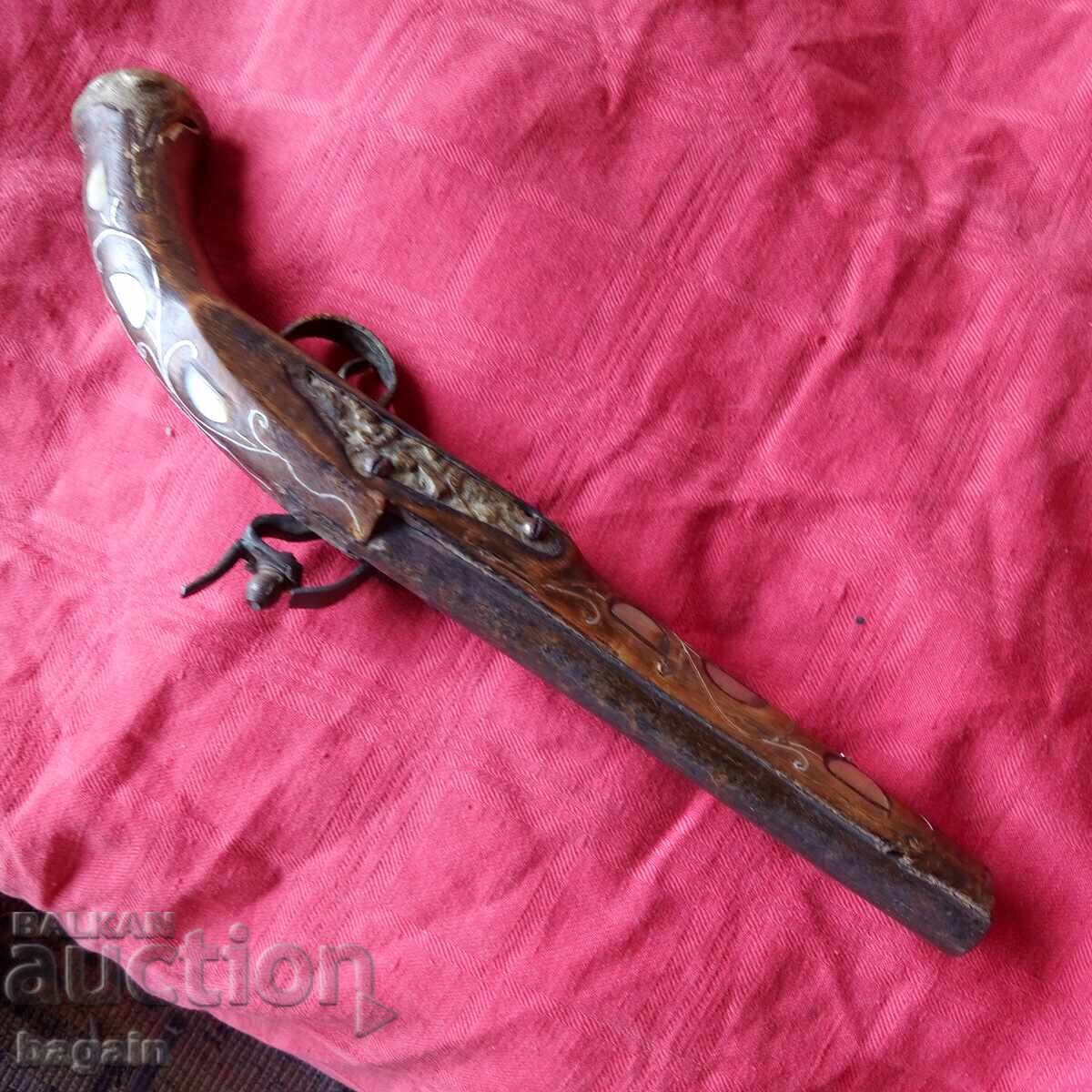 Auction  Flinty (or Flint-like)