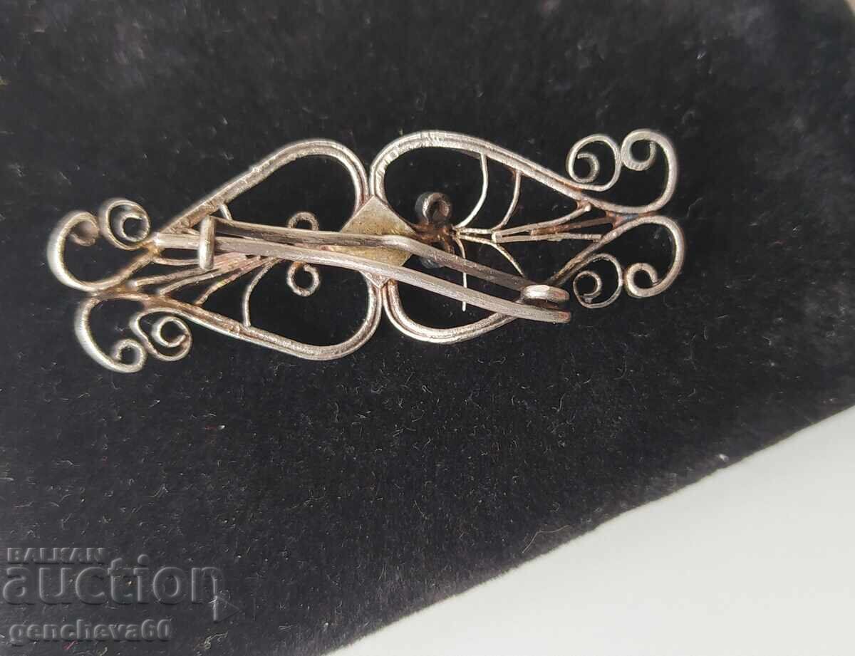Красива стара сребърна брошка с цена 15.00 лв. | € 7.67 Красива стара сребърна брошка с цена 15.00 лв. | € 7.67