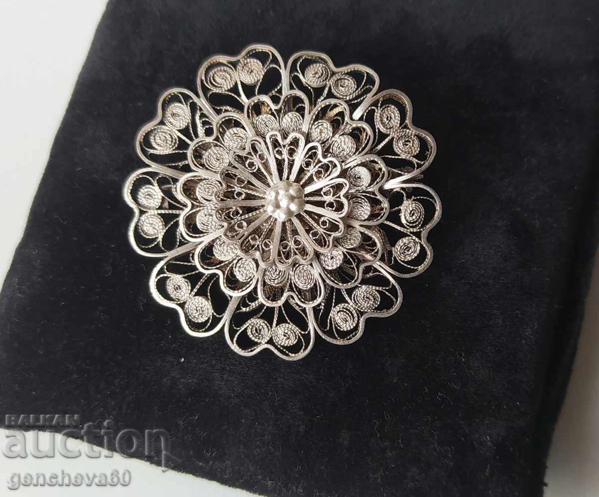 Auction  Beautiful silver filigree brooch