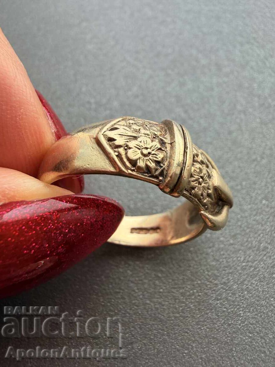 Χρυσό αγγλικό δαχτυλίδι σε σχήμα ζώνης Χρυσό αγγλικό δαχτυλίδι σε σχήμα ζώνης