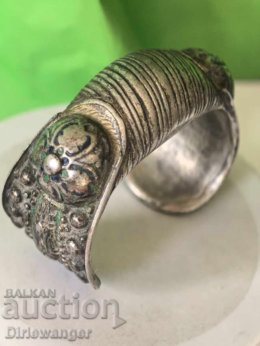 Grivna. Σφενδόνη. Κουμπέλια. Ασήμι