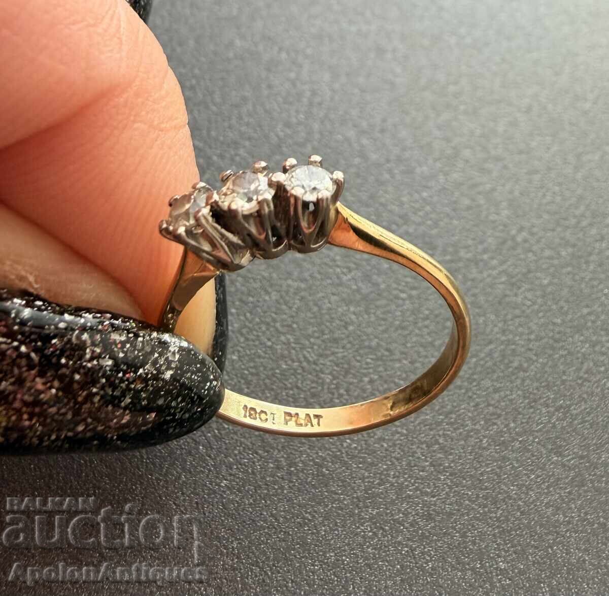 Παράδοση Χρυσό αγγλικό δαχτυλίδι με τρία διαμάντια σε πλατινένια βάση