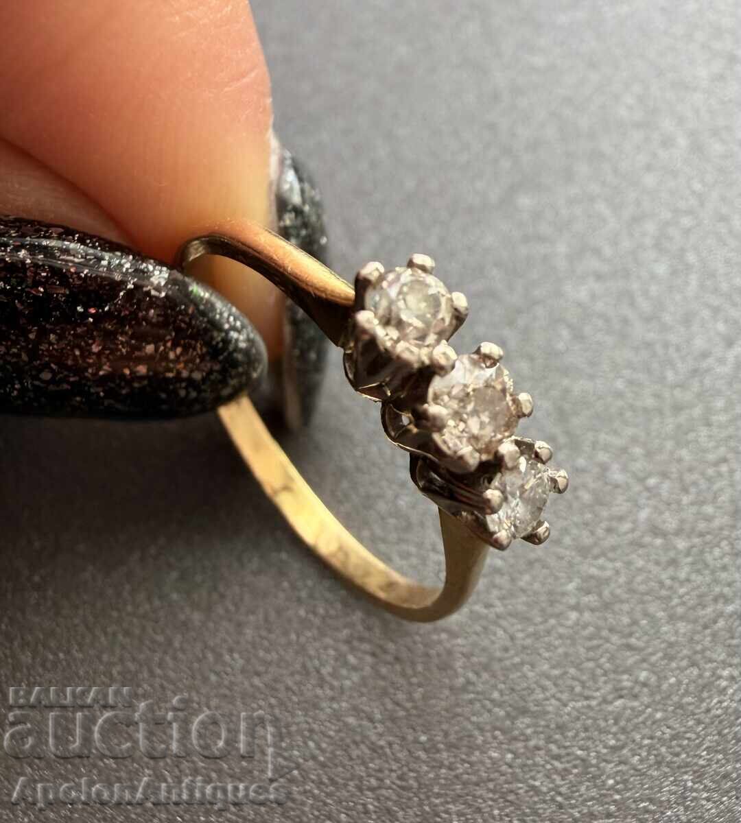 Χρυσό αγγλικό δαχτυλίδι με τρία διαμάντια σε πλατινένια βάση