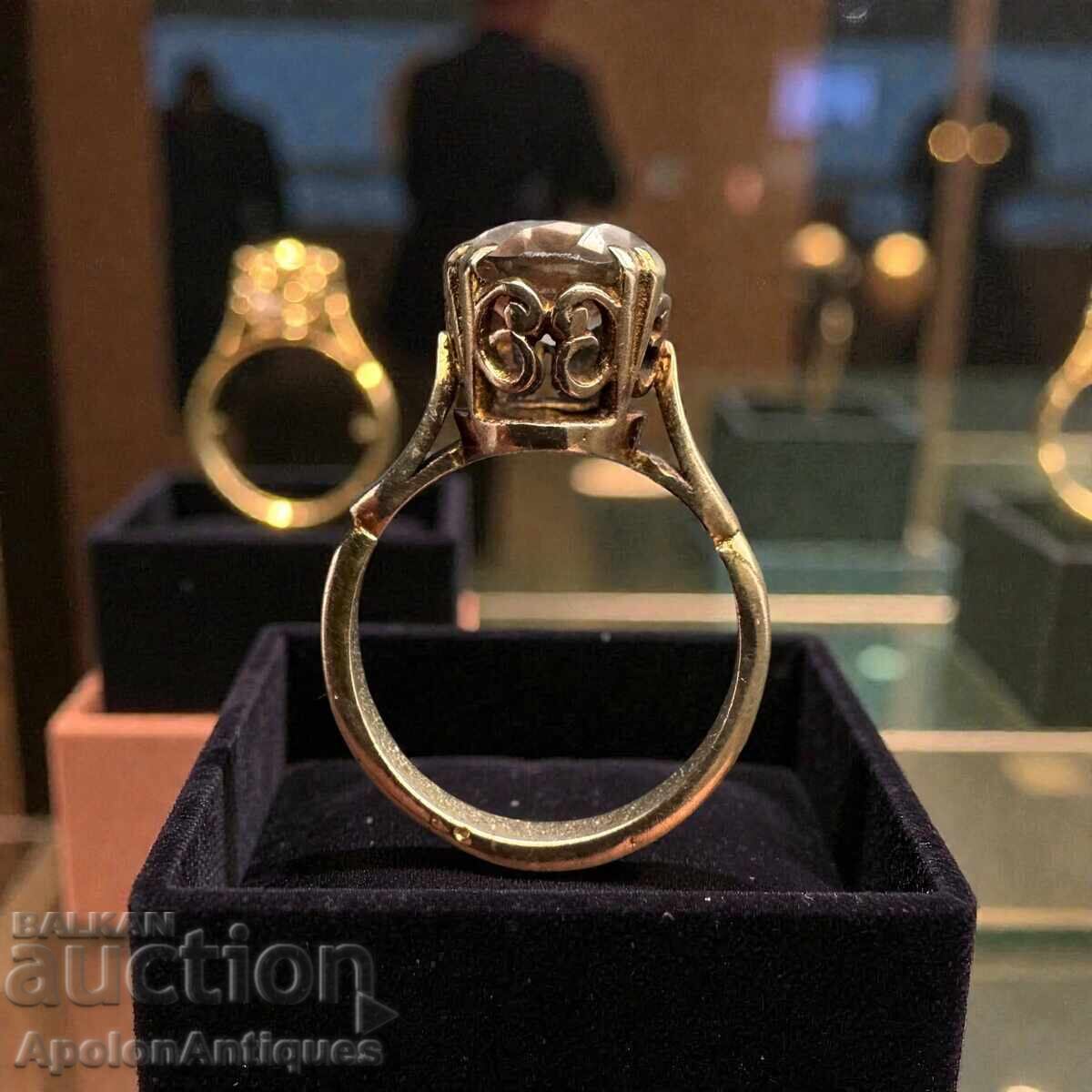 Inel Englezesc Vechi Cu Cristal cu preț 420.00 BGN | € 214.74