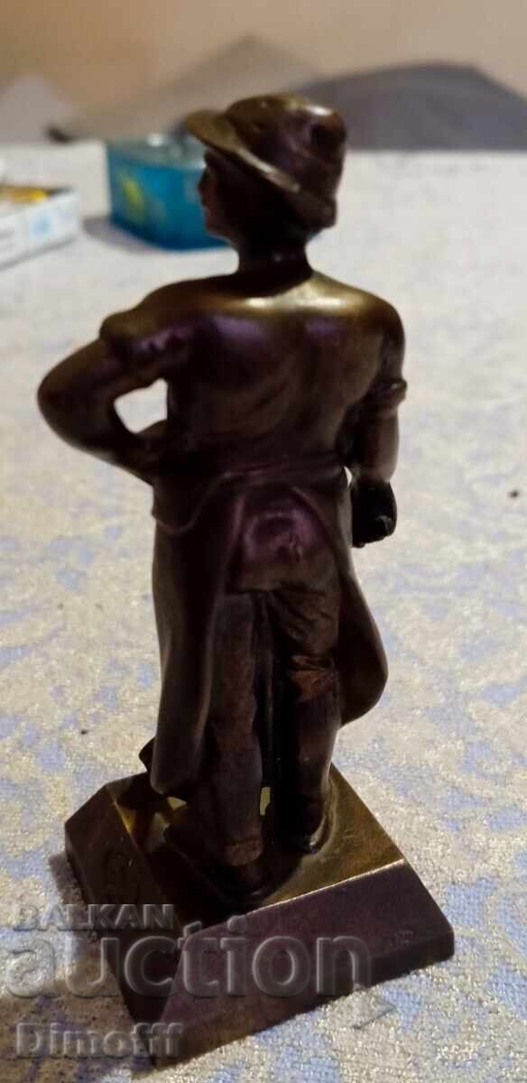 Licitație Figurină masivă de bronz, sculptură turnată Licitație Figurină masivă de bronz, sculptură turnată