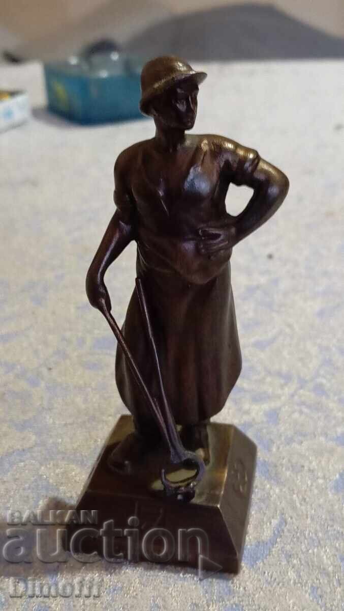 Figurină masivă de bronz, sculptură turnată Figurină masivă de bronz, sculptură turnată