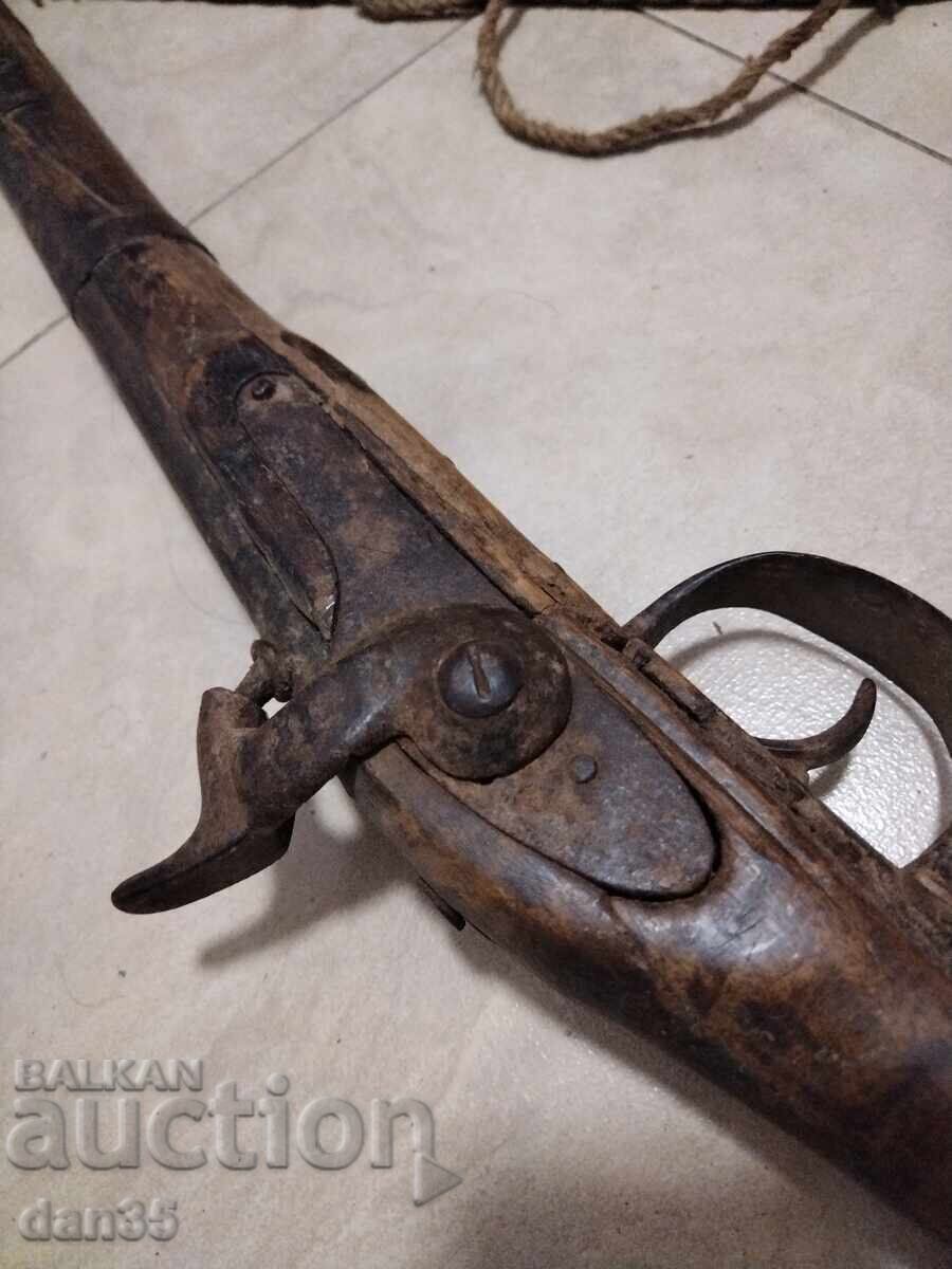 OLD SINGLE-SHOT CAPSULE GUN with price € 260.00 | 508.52 BGN OLD SINGLE-SHOT CAPSULE GUN with price € 260.00 | 508.52 BGN