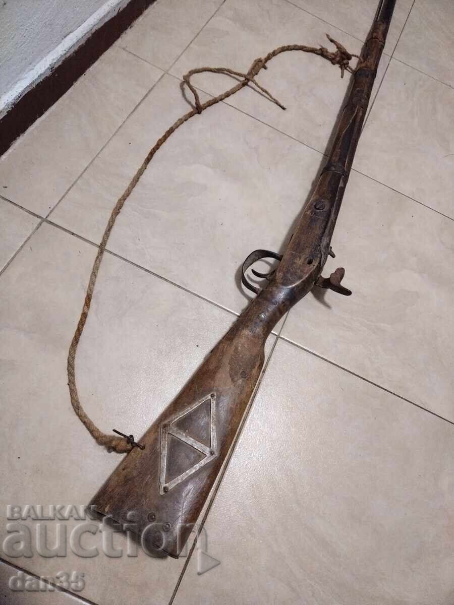 Livrarea PUȘCĂ CU UN SINGUR TUB, FOARTE VECHE, CU CAPSULĂ Livrarea PUȘCĂ CU UN SINGUR TUB, FOARTE VECHE, CU CAPSULĂ