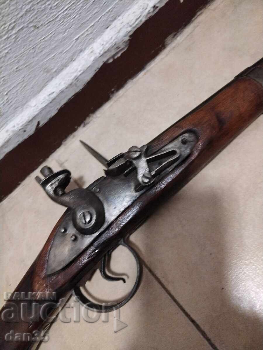 СТАР КРЕМЪЧЕН ПУШКО–ПИЩОВ с цена 440.00 лв. | € 224.97 СТАР КРЕМЪЧЕН ПУШКО–ПИЩОВ с цена 440.00 лв. | € 224.97