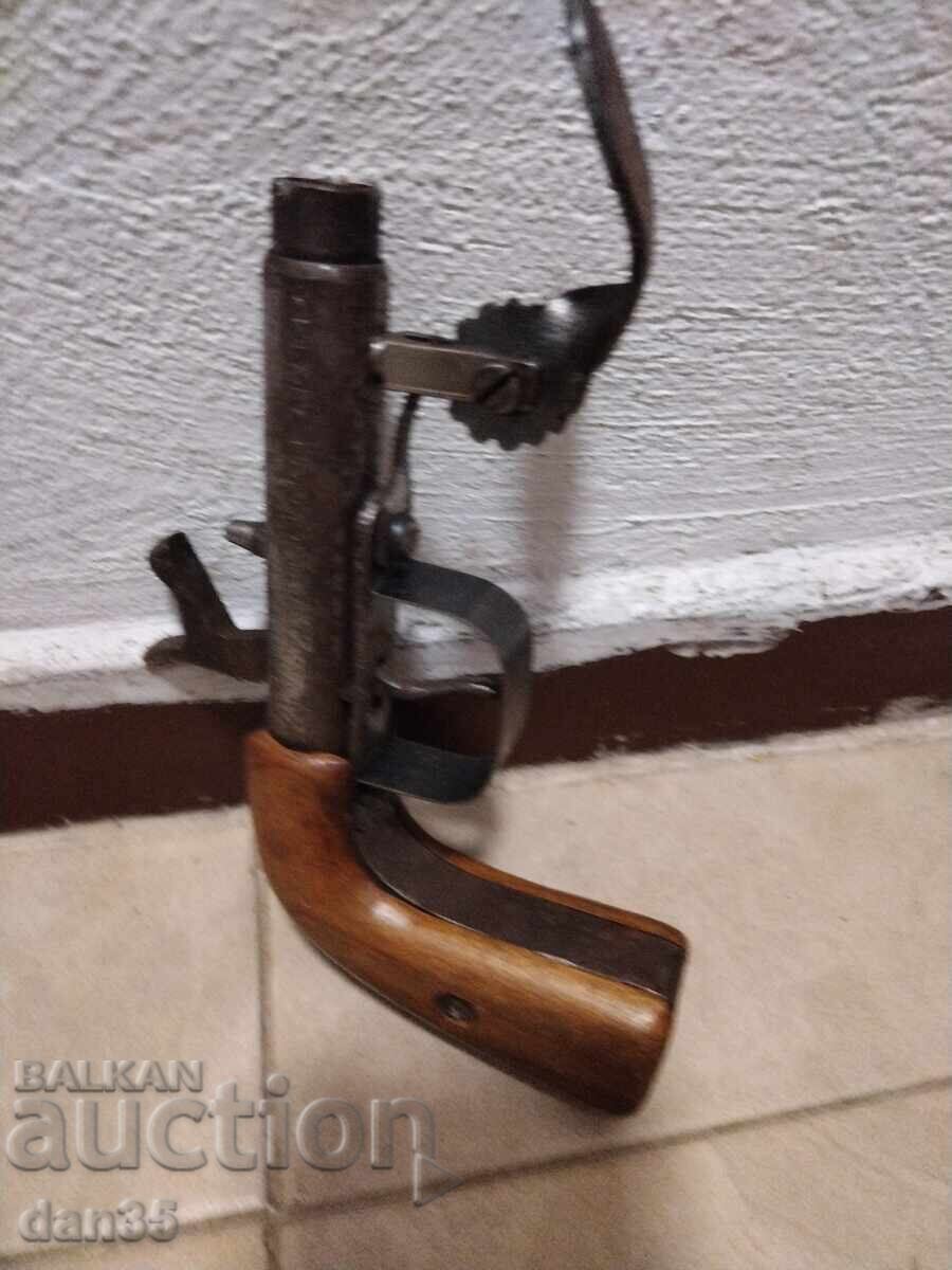 CAPSULE PISTOL with price 330.00 BGN | € 168.73 CAPSULE PISTOL with price 330.00 BGN | € 168.73