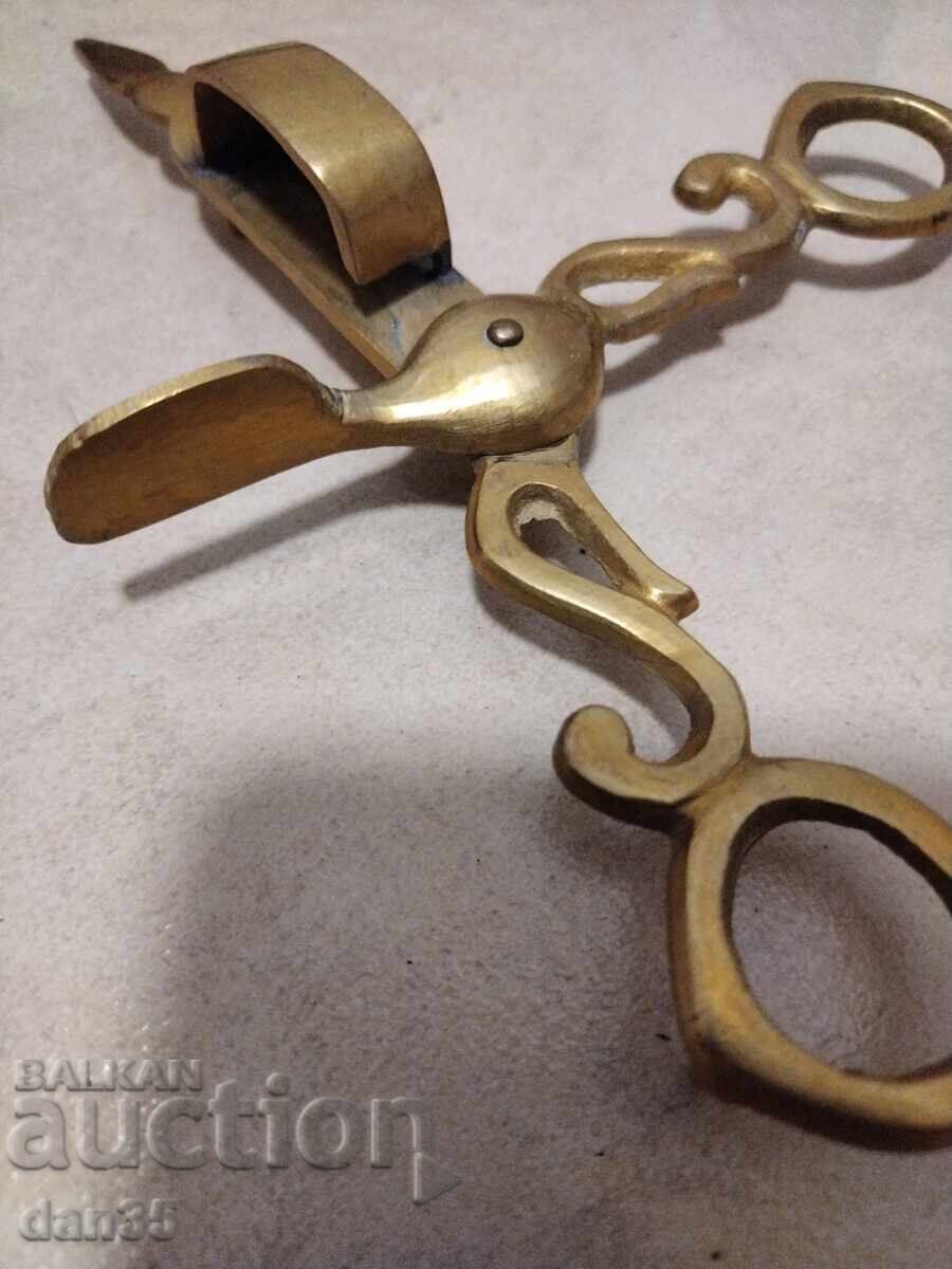 EXTINGUETOR PENTRU LUMÂNĂRI cu preț 18.00 BGN | € 9.20 EXTINGUETOR PENTRU LUMÂNĂRI cu preț 18.00 BGN | € 9.20